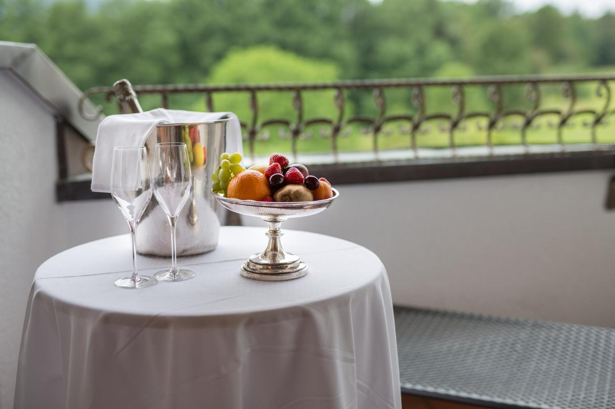 Hotel Restaurant Vinothek Lamm Bad Herrenalb Exteriör bild