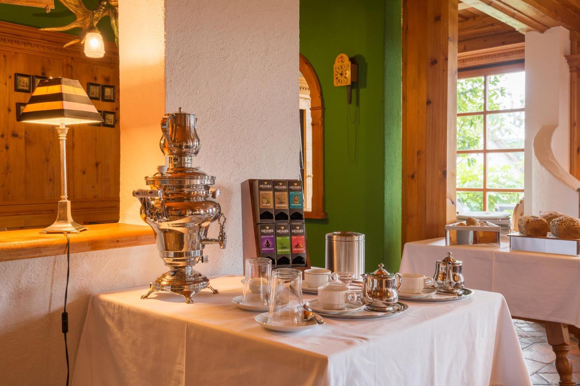 Hotel Restaurant Vinothek Lamm Bad Herrenalb Exteriör bild
