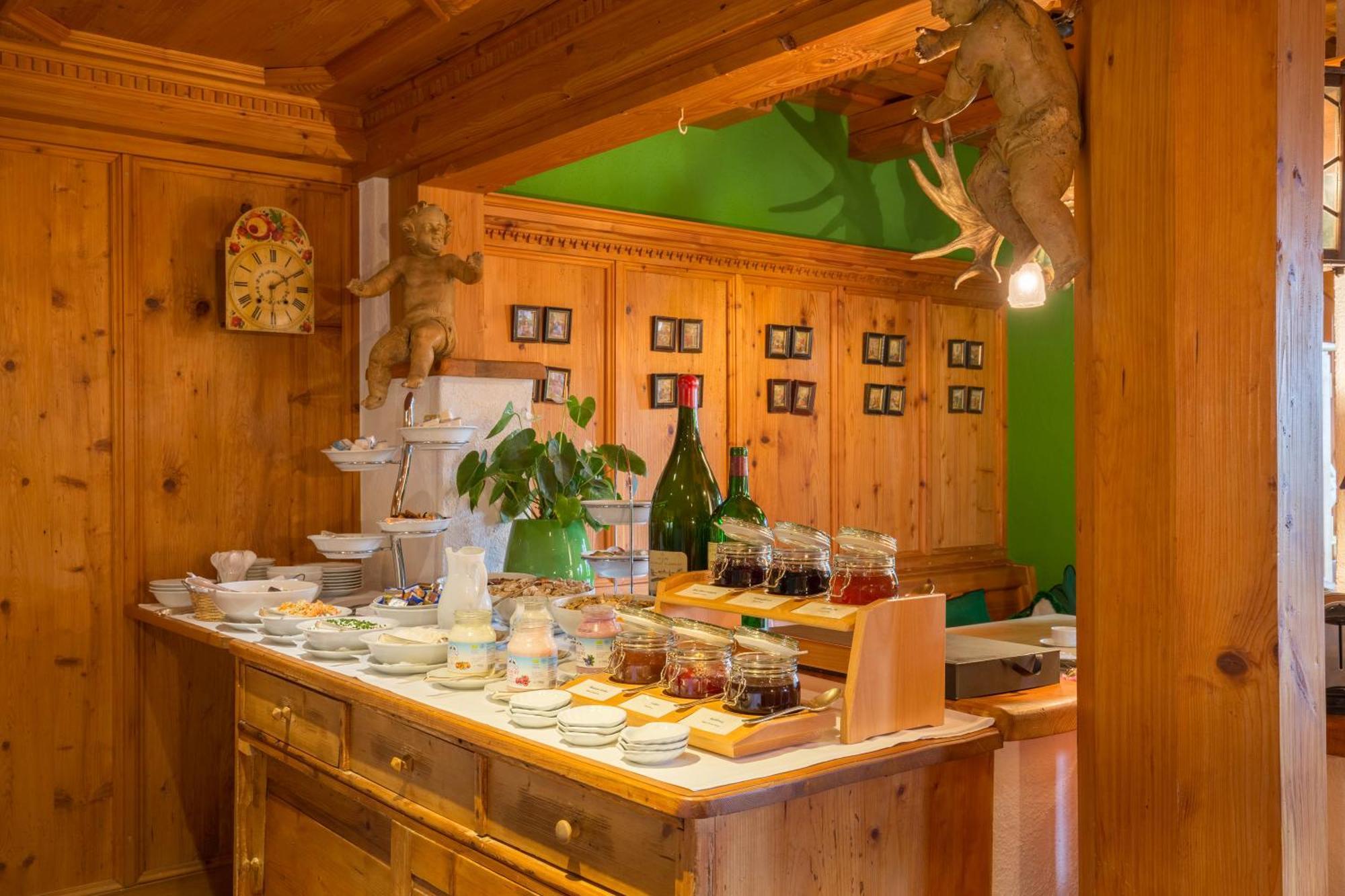 Hotel Restaurant Vinothek Lamm Bad Herrenalb Exteriör bild
