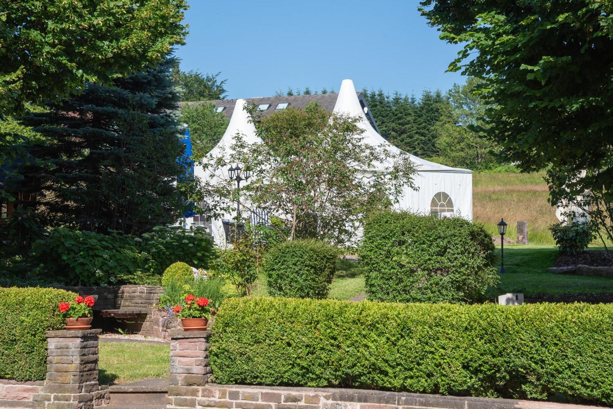 Hotel Restaurant Vinothek Lamm Bad Herrenalb Exteriör bild